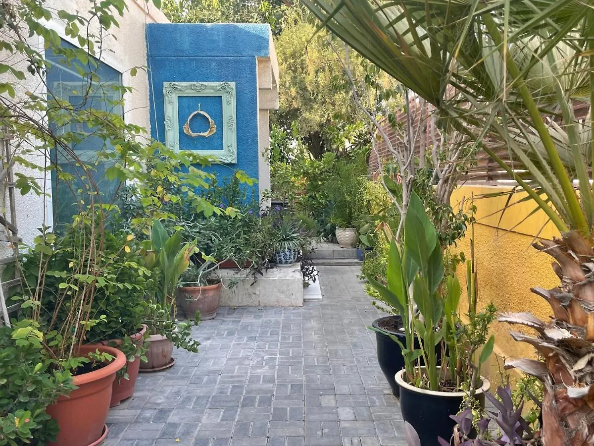Guest house Tropicana Guestroom 7 Min Walk From The Beach Dubai